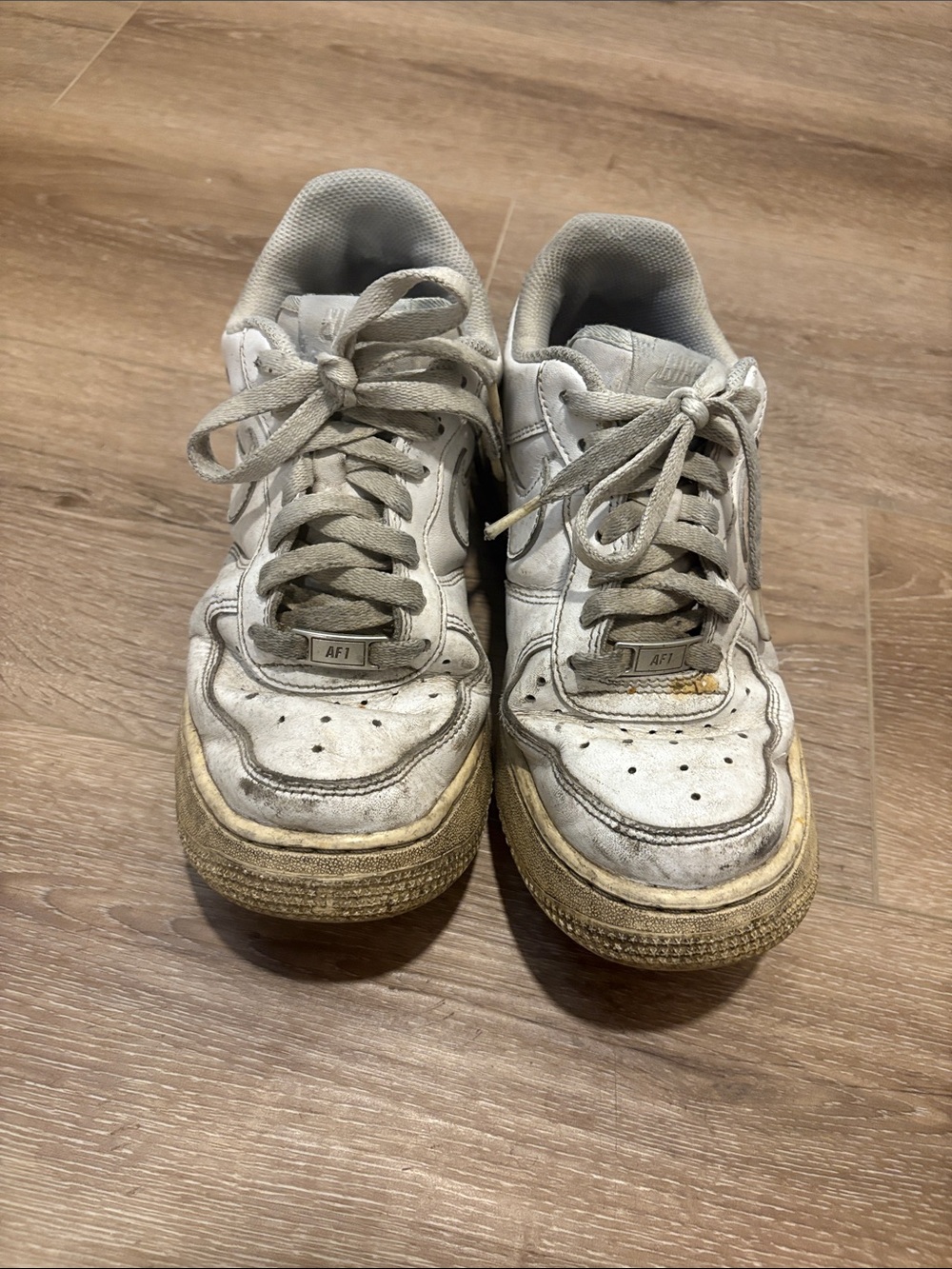 Extremely stinky Nike Air Force 1